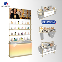 Présentoir cosmétique moderne et écologique pré-assemblé avec logo personnalisé et éclairage LED pour la vente au détail de produits de luxe (soins de la peau, parfums)
