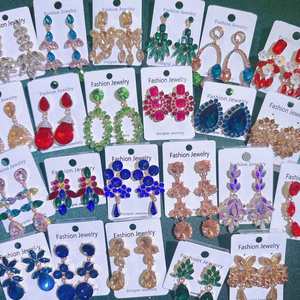 Boucles d'oreilles tendance pour femme en alliage de cuivre plaqué or 18 carats, avec strass en cristal et fixation griffe en argent S925, forme crochet - Product Image 1