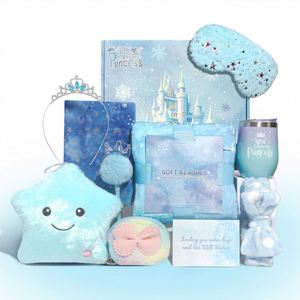 Ensemble Cadeau de Luxe Rêveur et Adorable Série Bleu Violet : Tasse, Carnet, Coussin, Couverture et Portefeuille pour Anniversaires d'Enfants - Product Image 1