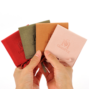 <span class=keywords><strong>Pochette</strong></span> à Bijoux Plate en Velours GLAMPKG avec Logo Personnalisé, <span class=keywords><strong>Pochette</strong></span> Colorée en Microfibre pour Colliers, Bracelets <span class=keywords><strong>et</strong></span> Bagues avec Lien - Product Image 5