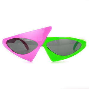 Nouveau Unisexe Nouveauté <span class=keywords><strong>Roy</strong></span> Purdy Lunettes De Soleil Vert Rose Contraste Asymétrique Triangulaire Lunettes Noir Rouge Cadres Hip-Hop Style Parties - Product Image 2
