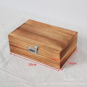 Boîte en bois massif verrouillable 30x16x11cm, emballage cadeau rectangulaire, personnalisation possible - Product Image 1