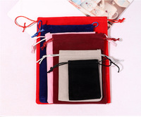 Pochette en velours sur mesure avec cordon de serrage et impression par transfert thermique pour le rangement de bijoux, montres et lunettes