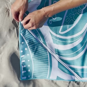 Wholesale Custom <b>Microfiber</b> Zipper Pocket Quick Dry Sand Free <b>Beach</b> <b>Towel</b> With Pockets - Product Image 2
