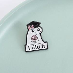 Spilla divertente in lega di zinco con meme Flork semplificato per laurea, personalizzata con scritta 'I Did It', distintivo da risvolto con fiore, gioiello per laureati - Product Image 2