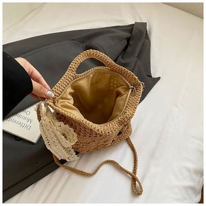 Sac à main en crochet pour femme, style forêt, tissé à la main en coton, broderie motif floral ajouré, idéal pour les vacances à la plage - Product Image 4