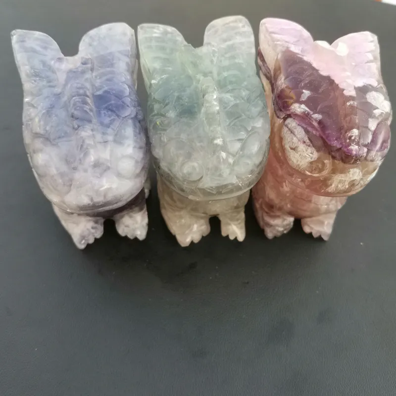 थोक प्राकृतिक क्वार्ट्ज क्रिस्टल fluorite toothless pterosaur हाथ-खुदी जानवरों ड्रैगन नक्काशी