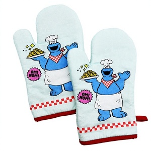 Wholesale Heat Resistant 100% Cotton Kitchen Oven Mitts Breathable Cotton Lining Dishwasher Safe Washable Classic Style Printed - Product Image 3