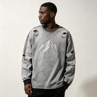 Sweat-shirt gris délavé à l'acide, col rond, avec motif montagne enneigée en strass, plusieurs grands trous déchirés, coupe oversize, style streetwear