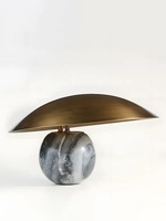 Lampe de table avec base en marbre, abat-jour en métal UFO, lampe de chevet sphérique en pierre, lampe de table décorative contemporaine, lampe de table de luxe