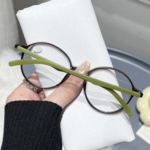 Nouvelles Lunettes de Lecture pour Femmes Style Tendance Verres en Résine Marron Protection Lumière Bleue Printemps 2025 YC11361 - Product Image 3