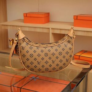 Bolso de Hombro de Alta Gama en Forma de Luna con Cadena Decorativa y Diseño Multifuncional y Elegante 616 - Product Image 2