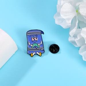 Broche en alliage créative et é<span class=keywords><strong>l</strong></span>égante, motif dessin animé serviette bleue, accessoire <span class=keywords><strong>de</strong></span> décoration mignon pour sac d'école, badge - Product Image 3