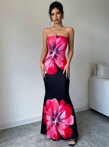 فستان ماكسي نسائي بدون حمالات مزين بطبعة زهور، فستان سهرة ضيق مزين بكسرات - Product Image 6