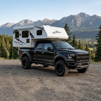 Camping-car rigide pour pick-up Ford F150 Raptor 4x4, idéal pour le camping tout-terrain et les voyages en camping-car.