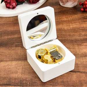 Caja de Música de Madera con Mecanismo de Relojería y Espejo, Juguete Musical, Souvenir, Regalo, Decoración de Escritorio y Hogar, Venta al por Mayor para Tiendas de Regalos - Product Image 4