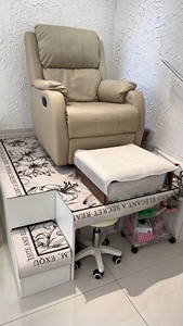 Ensemble de station de pédicure double de luxe, fauteuil inclinable en PU blanc avec plateforme en pierre et bassin pour salon de beauté et spa - Product Image 5