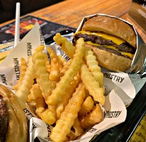 Emballage jetable en aluminium gaufré de qualité supérieure avec logo personnalisé, revêtement PE, pour restaurants de hamburgers - Product Image 6