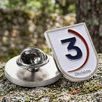 Nouvelle Épinglette en Émail Personnalisée en Alliage de Zinc Métallique Durable, Souvenir Sportif, Épinglette de Revers Plaqué Argent, Badge Métallique de Football du Chili pour Cadeau