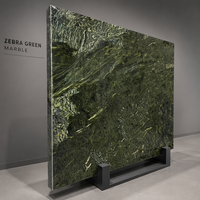 Grande dalle de marbre vert zèbre naturel poli pour plan de travail de cuisine, meuble-lavabo de salle de bain, revêtement mural, carrelage de sol