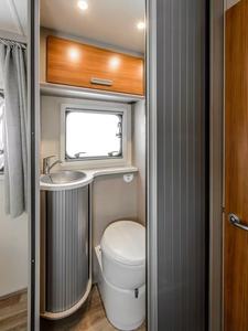 プラスチックキャンピングカー家具キッチンシャワーローラードアPVCABSシャッタースラット<span class=keywords><strong>RV</strong></span>トイレドアタンボールドア<span class=keywords><strong>RV</strong></span>キャラバンバスルーム用 - Product Image 3