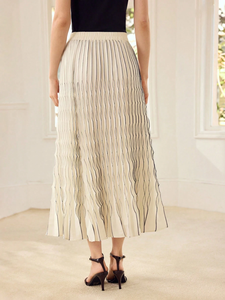 <span class=keywords><strong>Jupe</strong></span> midi élégante et décontractée pour femme, personnalisable, beige, plissée à lignes ondulées, taille haute, avec ceinture élastique smockée, en tissu <span class=keywords><strong>satin</strong></span>é, idéale pour les fêtes - Product Image 3
