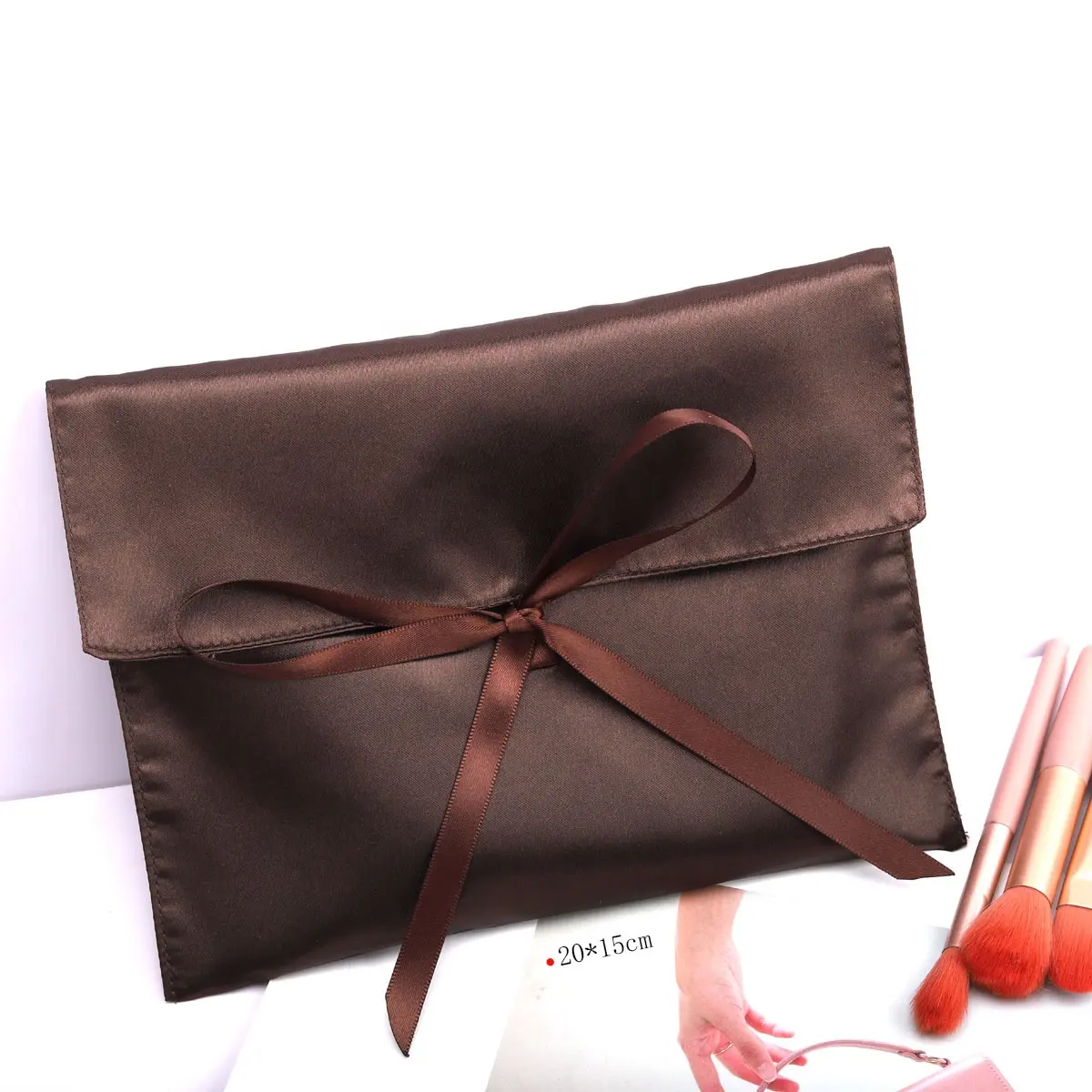 Высококачественный коричневый атласный конверт для упаковки волос многоразовый Пользовательский логотип напечатанный подарок косметический Шелковый мешок