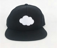 Witte cloud-borduurwerk katoenen snapback pet met verstelbare platte klep