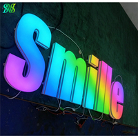 Lettres lumineuses 3D dégradées rose et jaune, enseigne personnalisée pour les événements de beauté, la vente au détail et la décoration de lieux nocturnes