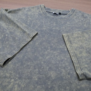 Camiseta de Hombre con Diseño Personalizado de Lavado Ácido, Logotipo Serigrafiado, 100% Algodón, Corte Cuadrado, Fabricante de Camisetas para Hombre - Product Image 3