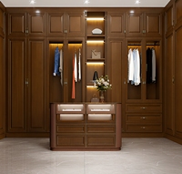 Armoire en bois américain haut de gamme sculptée à la main avec barres de suspension pour maison de luxe