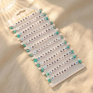 Pulsera de Cuentas de Arcilla Suave con Forma de Corazón, Temática de Fútbol Europeo Americano 2026, Colorida y Popular, 12 Piezas/Juego para Mujer - Product Image 3