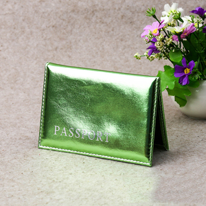 Vendita calda porta passaporto <span class=keywords><strong>in</strong></span> <span class=keywords><strong>pelle</strong></span> sintetica lucida per il viaggio Shinny copertina del passaporto può Logo personalizzato - Product Image 6