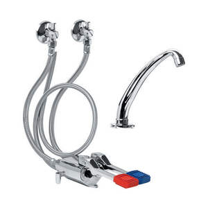 Kit de grifo de pedal de 2 vías para montaje en suelo con mangueras flexibles y acabado cromado para uso en baño - Product Image 1