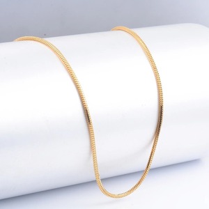 Collier polyvalent à motif chevrons, chaîne serpent en acier inoxydable, étanche, pour hommes et femmes, bijoux de mode de luxe léger - Product Image 1