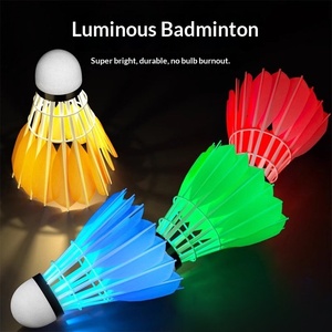Volants <span class=keywords><strong>de</strong></span> <span class=keywords><strong>badminton</strong></span> lumineux phosphorescents résistants au vent et durables en plastique expansé et plumes <span class=keywords><strong>de</strong></span> nylon pour entraînement intérieur et extérieur - Product Image 5