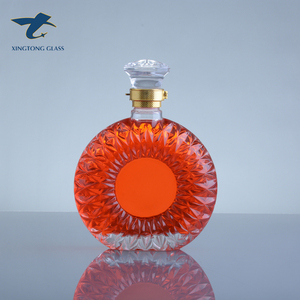 Venta al por mayor de la fábrica exquisito grabar de alta capacidad botella de Brandy con cristal tapa - Product Image 1