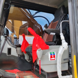 รถขุดตีนตะขาบ Komatsu PC350LC มือสองพร้อมใช้งาน เครื่องจักรกลหนักสำหรับงานก่อสร้าง ใช้สำหรับทำลายหิน - Product Image 4