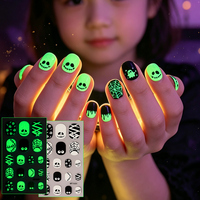 Autocollants pour ongles non toxiques pour enfants, personnalisés pour Halloween, qui brillent dans le noir, avec des motifs de fantômes, de citrouilles, de chauves-souris, de toiles d'araignées et de crânes, pour la fête de la Toussaint