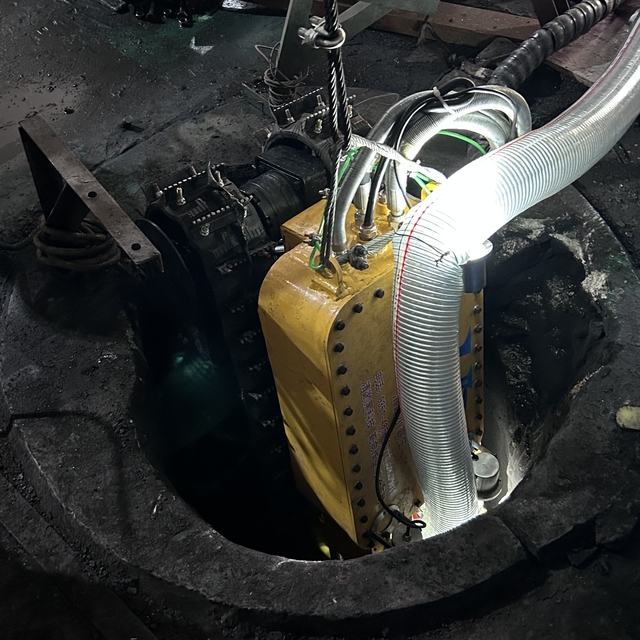 Remotely Operated Vehicle Underwater ROV / Underwater Robot Dredging ROV Robot Sludge Removal Robot