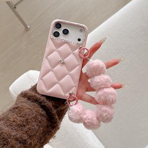 Étui en cuir PU souple à motif grille 3D et paillettes diamantées pour iPhone Air 16 15 14 13 17 Pro Max, avec bracelet en fourrure et strass scintillants - Product Image 6