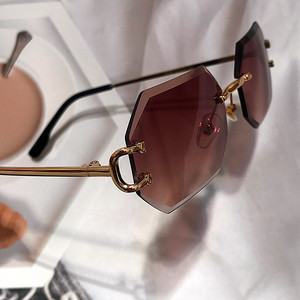 Lunettes de soleil uniques sans monture à bords taillés en diamant pour femmes, style vintage, marque de luxe italienne, en alliage, verres dégradés, pour hommes, 2023 - Product Image 3