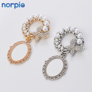 Dijes <span class=keywords><strong>de</strong></span> Metal para Sublimación, con Forma <span class=keywords><strong>de</strong></span> Ramo, Personalizables con Logotipo, para Imprimir, con Perlas, Mariposas, Broches, Insignias - Product Image 3