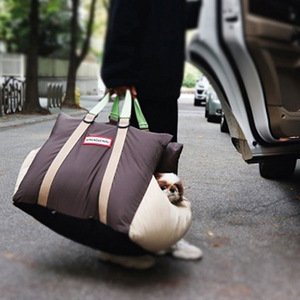 เบาะนั่งรถยนต์สำหรับสุนัขและแมวกันน้ำ พร้อมเข็มขัดนิรภัย ผ้าระบายอากาศอย่างดี นั่งสบาย ใช้ได้กับรถยนต์ทั่วไป - Product Image 2