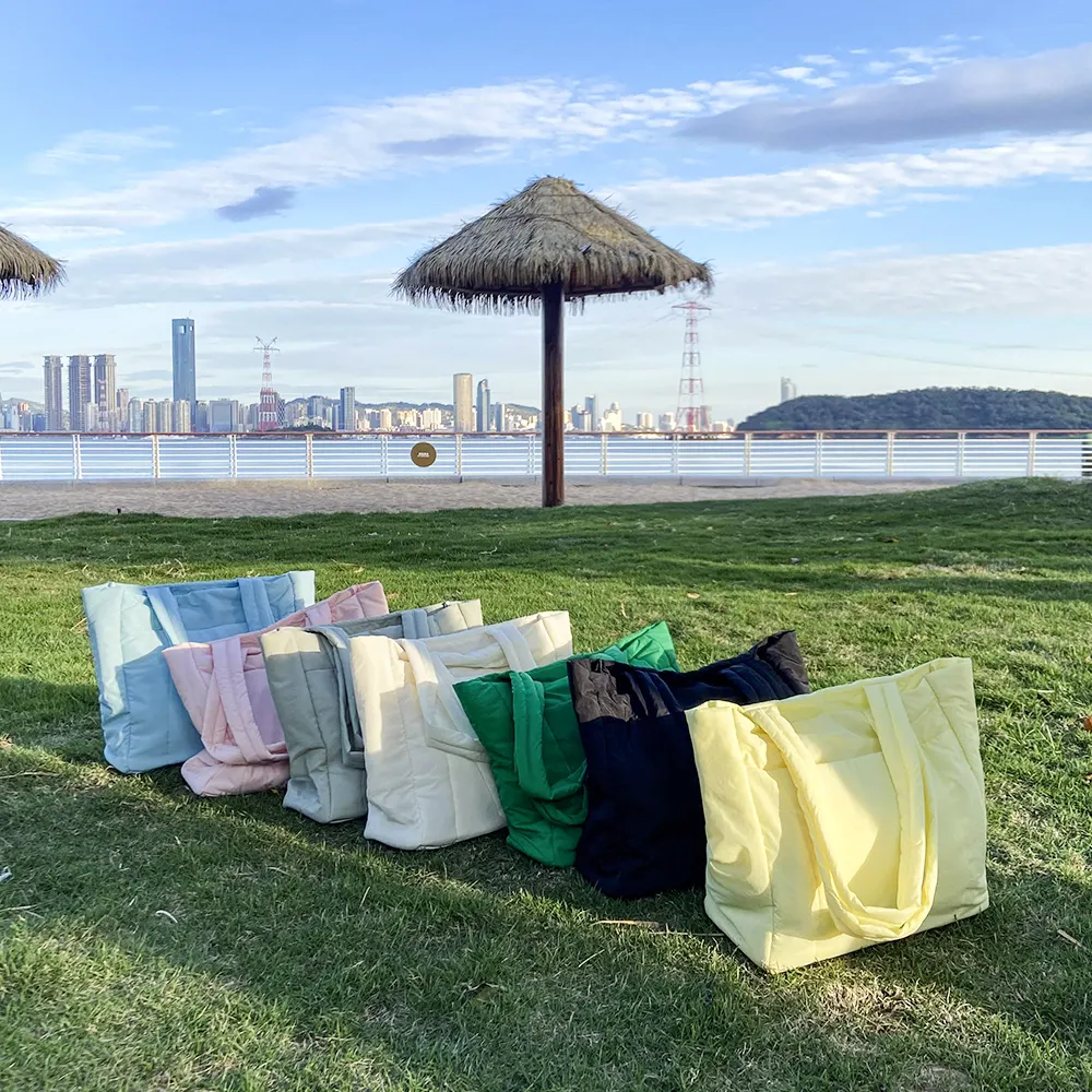 Borsa per la spesa a tracolla in Nylon imbottita morbida imbottita con Logo personalizzato multicolori da donna con tasca anteriore