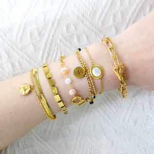 Bracelet double couche en acier inoxydable plaqué or PVD 18 carats avec perles et cœurs, bijoux de mode en gros pour femmes - Product Image 1