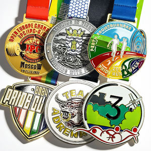 ميدالية رياضية معدنية مخصصة بتصميمك الخاص من سبائك الزنك ثلاثية الأبعاد ذهبية اللون للماراثون والجري بالجملة من المصنع - Product Image 1