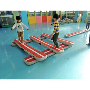 子供のためのFunworldsportインフレータブル体操機器バランスビームおもちゃを再生します