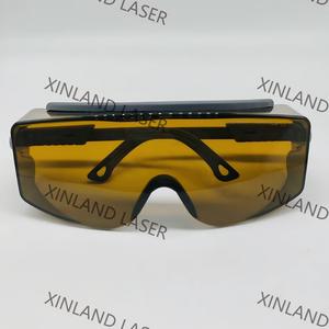 แว่นตาป้องกันเลเซอร์คู่800-1100nm 190-540nm สามารถออกแบบให้ครอบคลุมแว่นตาได้ ND: แว่นตานิรภัยเลเซอร์ YAG - Product Image 3