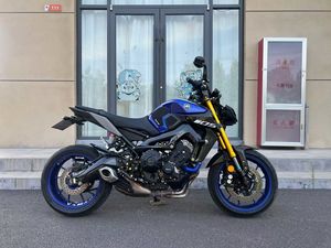 Motocicleta Deportiva MT-09 Hyper Naked de 900cc, Tricilíndrica, para Ocio Deportivo y Potencia Agresiva - Product Image 5